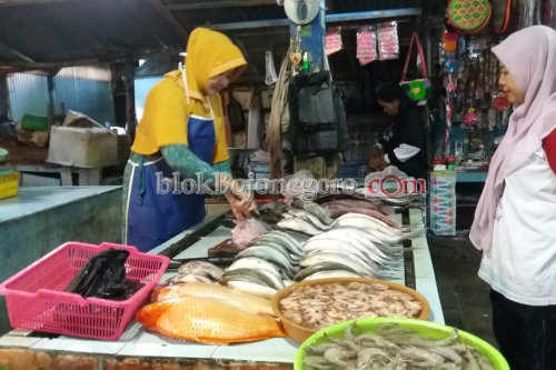 Harga Ikan Laut di Pasar Bojonegoro Melambung